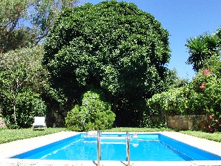 Villa con bonito jardn y piscina en Calahonda