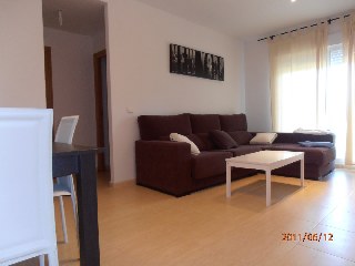 Vivienda con jardin y 3 dormitorios , segunda l�nea de playa