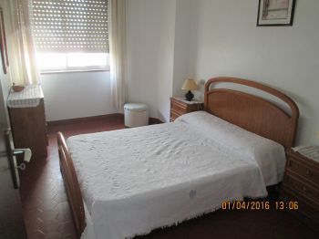 Habitación de matrimonio con armario empotrado