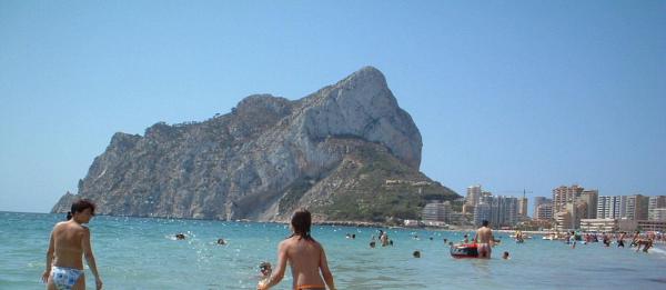 CALPE APARTAMENTO EN 1 LNEA DE PLAYA CON PISCINA - APARTMENT ON LEVANTE BEACH FRONT WITH POOL