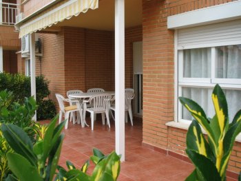 Piso bajo en denia, con acceso directo a la pisicna junto a la pla (3)