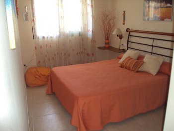 Acogedor apartamento en denia, a 50 metros de la playa y 400 del p (2)