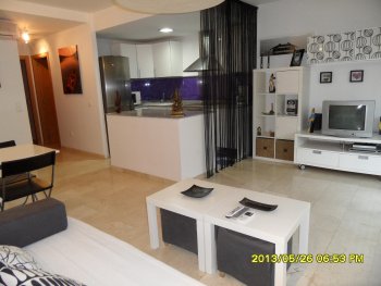 Apto. coqueton de 1 hab. con jardin privado 30m2 en ctra las marin (5)