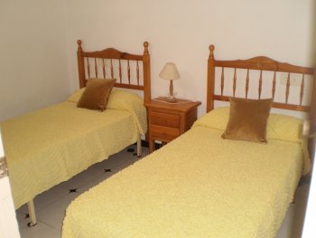 Una de las dos habitaciones dobles