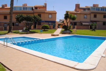 Bungalow para 6 personas con vistas a la playa de la mata. (5)
