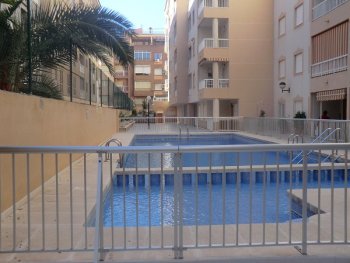 Apartamento con piscina y 150 m la playa