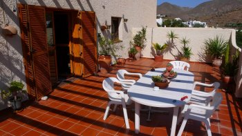 Cortijo de 2 plantas orientado al mar, con magnficas vistas desde cualquiera de sus 4 terrazas