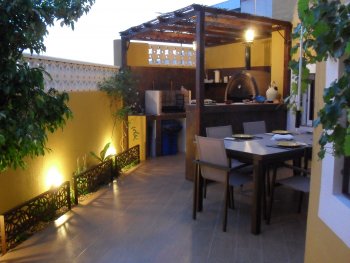 Cocina de verano y comedor en la terraza