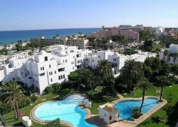 Apartamento a s�lo 200 m. de la playa en la Urb. de Roquetas de Mar