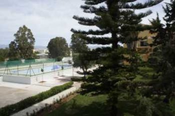 jardÃn y piscina