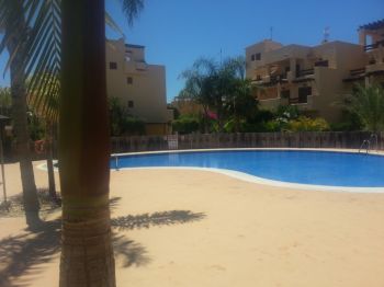 Piscina a diez metros de la terraza