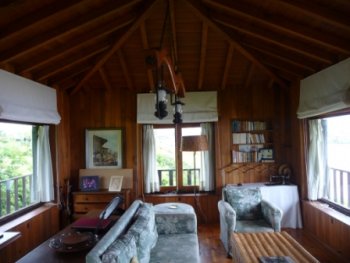 INTERIOR 1