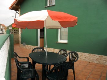 CASA CON PATIO A 150 m. DE LA PLAYA (2)