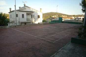 Magnifica Casa de Vacaciones con Barbacoa, Piscina y Pista de Teni (5)