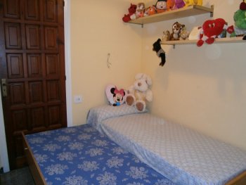 Dormitorio 3. Cama-nido. Salida a balcón.
