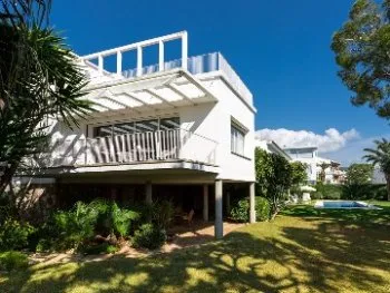 Preciosa villa de 400m2 habitables y 800m2 de jardín con piscina (2)