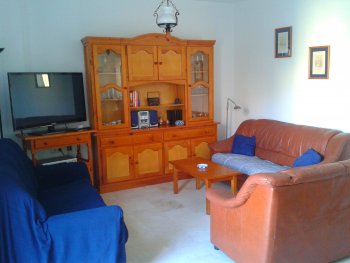 Salón comedor con tv lcd y equipo de música