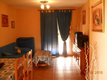 Salon y comedor. Se ve mas reducido de lo real