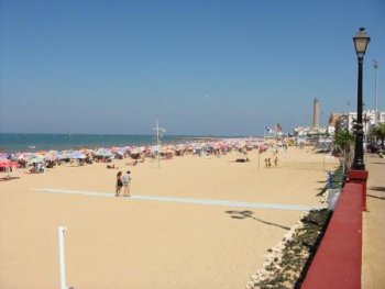 Chipiona,(cadiz): alquilo apartamento de un dormitorio a 60 metros de playa de regla, planta baja con terraza. temporadas, veraneos. contacto solo telefonico.  tfno.646332878 (uso whatsapp) tfno.956374007