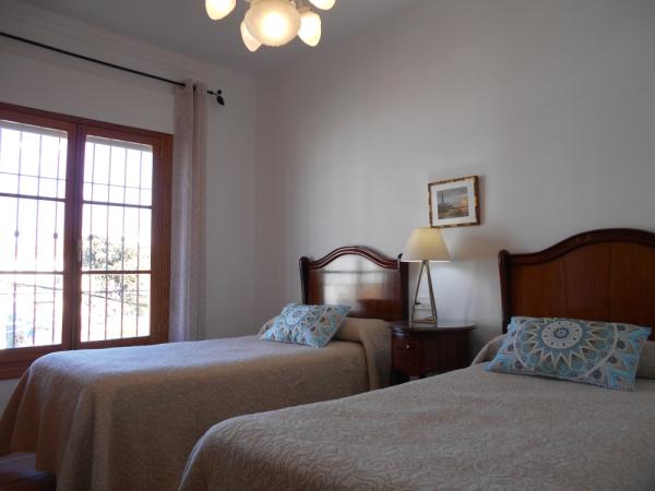 Dormitorio doble con armario empotrado y aire acondicionado (Frío-Calor)