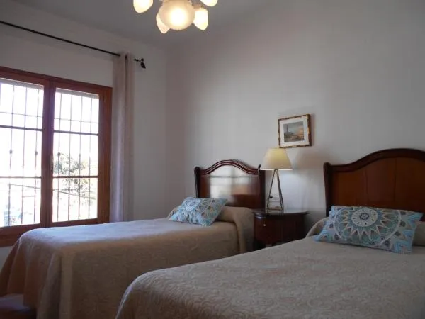 Dormitorio doble con armario empotrado y aire acondicionado (Frío-Calor)