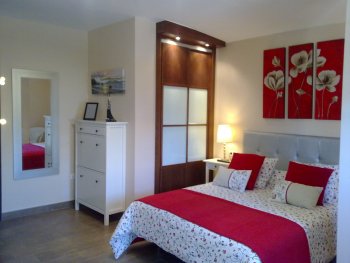 Precioso chalet con piscina privada situado a 100 metros de la pla (3)