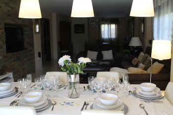 Precioso chalet con piscina privada situado a 100 metros de la pla (5)