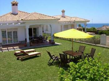 Chalet a orillas de la playa con vistas al mar en la selecta urbanizacin de roche residencial-conil de la frontera (cdiz) 