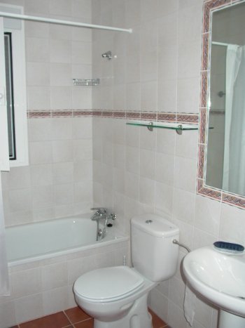 Chalet unifamiliar en parcela de 400 m en urbanizacion privada. 3 (6)