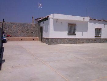 Casa de nueva construccion con piscina (2)