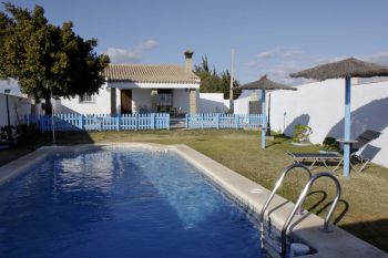 Bonita casa con piscina privada y jardin privado