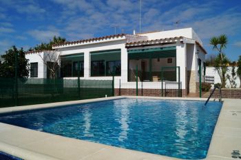 CHALET CON PISCINA EN CONIL