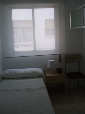 (5)