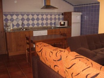 Casita de piedra con jardin santillana del mar (3)