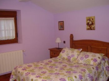 Casita de piedra con jardin santillana del mar (5)