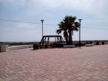 paseo junto al mar