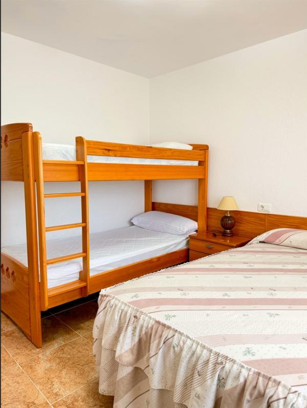 Habitación con cama de 135cm y litera. La que más gusta a los niños!!