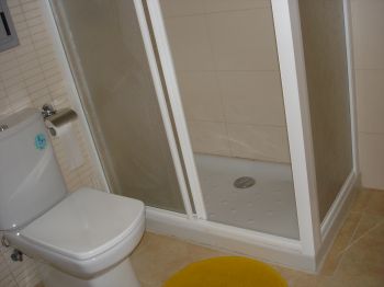 Cuarto de baño con ducha
