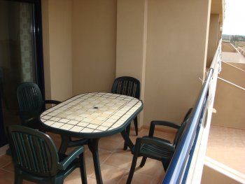 Bonito apartamento junto a la playa, ideal familias.