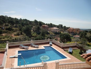 Estupenda casa con piscina privada en lloret de mar