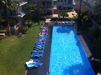 Apartamento con piscina para 6 personas
