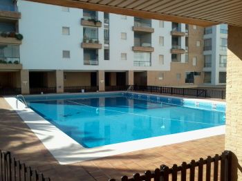 piscina adultos y de niños, padel, chiringuito social,porteros y garage