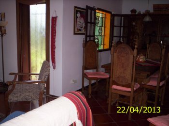 Sala y parte del comedor