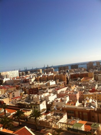 vistas desde la cocina y el salon