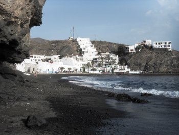 el pueblo visto dal mar