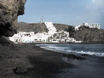 el pueblo visto dal mar