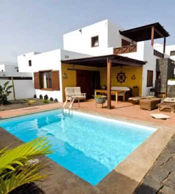 villa de lujo a 700 metros de la playa ,con piscina privada
