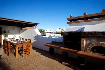 BARBACOA Y COMEDERO AL AIRE LIBRE