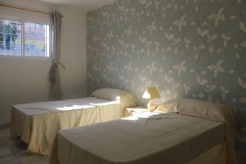 Se alquila estupendo chalet para 6 personas. (2)
