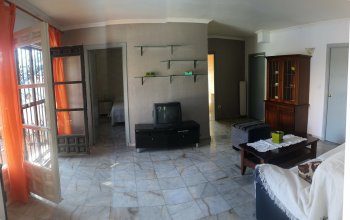 Se alquila estupendo chalet para 6 personas. (7)